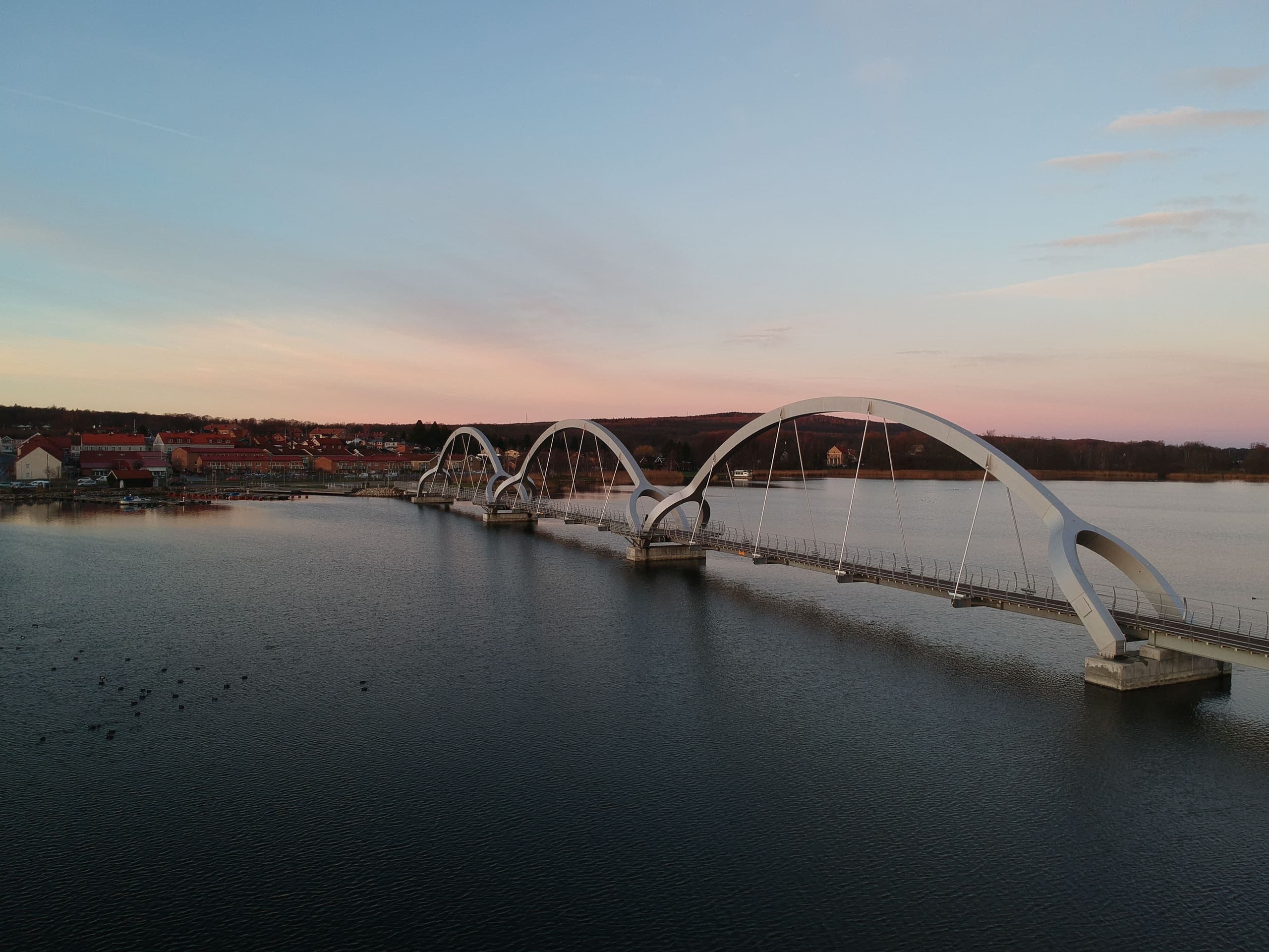 Sölvesborgsbron över Sölvesborgsviken i solnedgången.